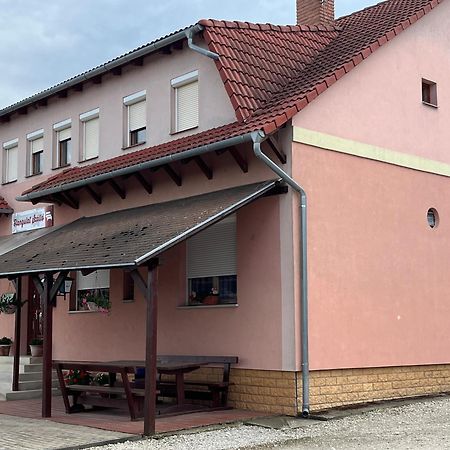 Hangulat Szallo Zalaszentbalazs Bagian luar foto