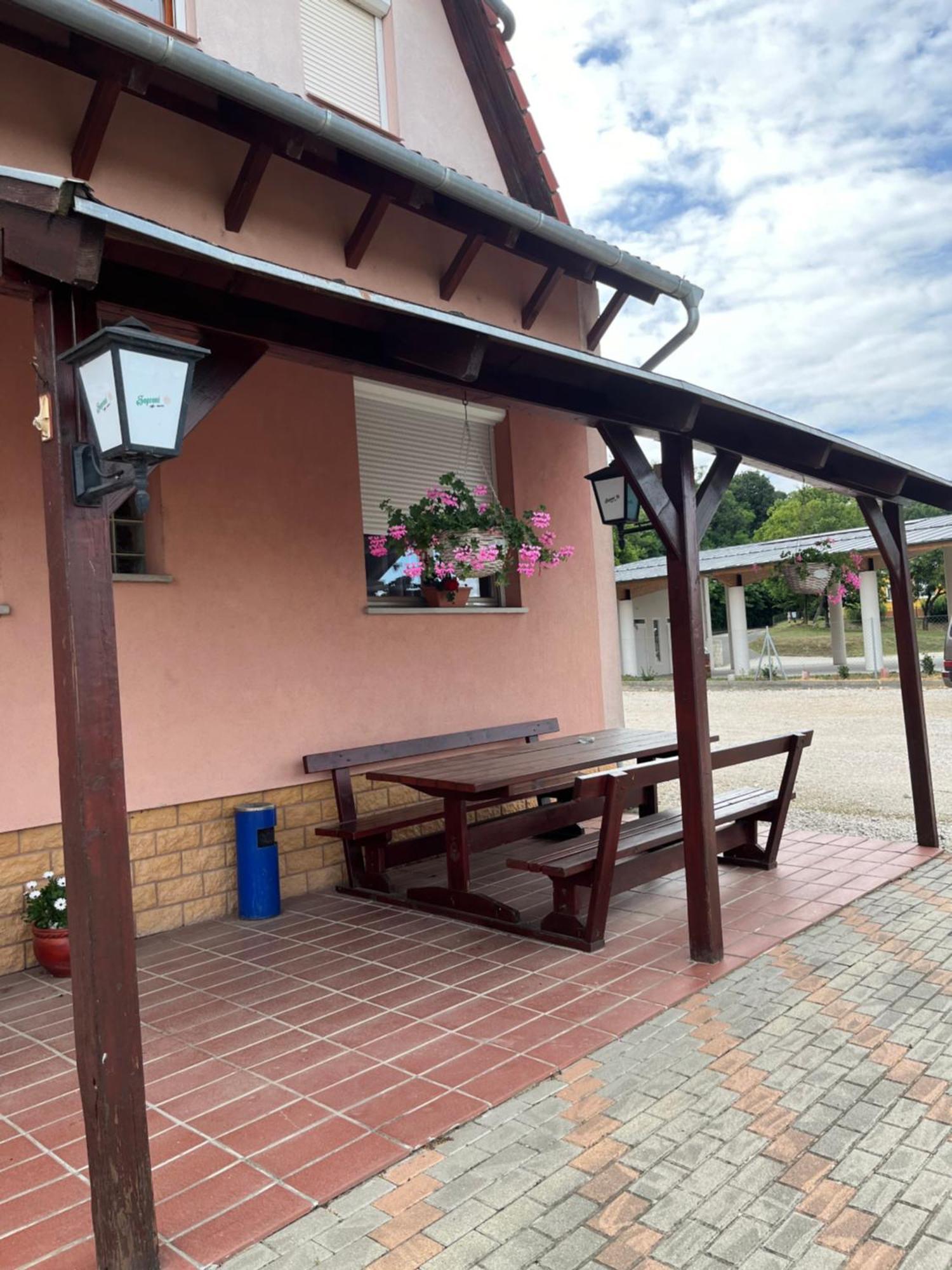Hangulat Szallo Zalaszentbalazs Bagian luar foto